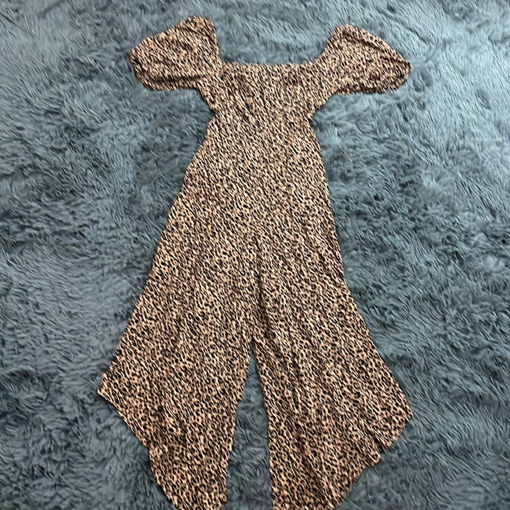 It’s a jumpsuit,and the size is XXS